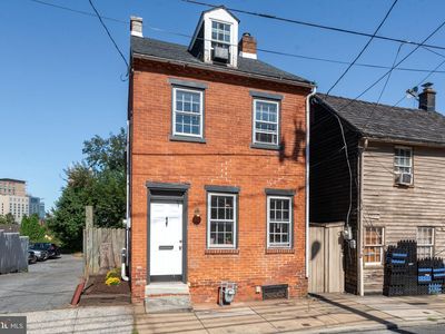 212 Howard Ave