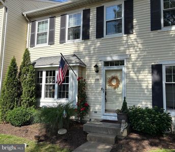 339 Ivanhoe Ct