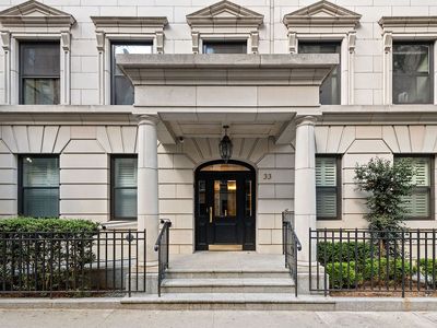 33 E 22nd St APT 3A