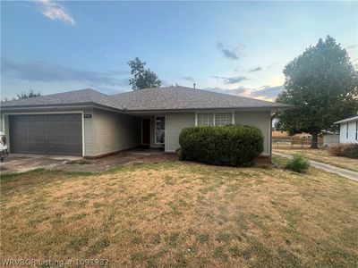 916 S 25th Pl