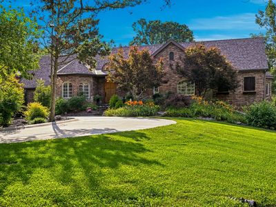 5525 S Farm Road 219