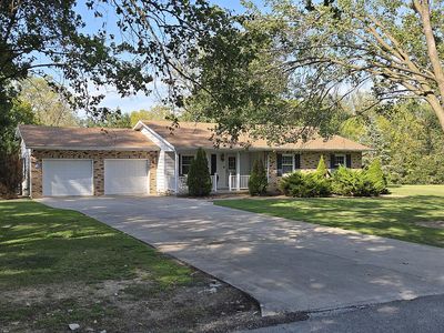 826 Iris Ln