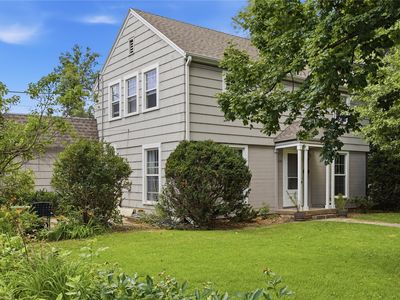 335 Forest Dr SE