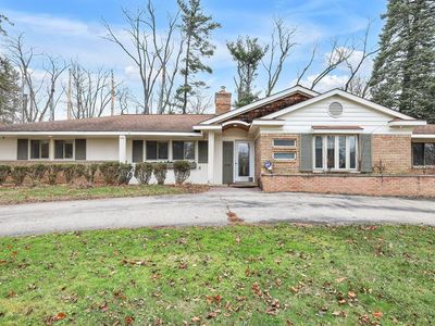 240 Applewood Ln