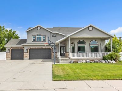 4676 Peak Dr