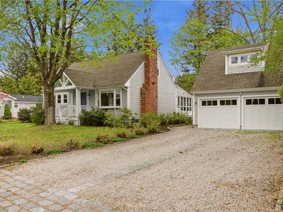 64 Lawndale Dr