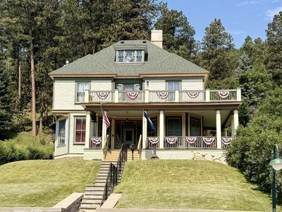 906 Main St