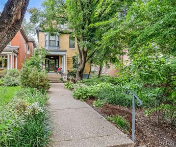 4421 Laclede Ave