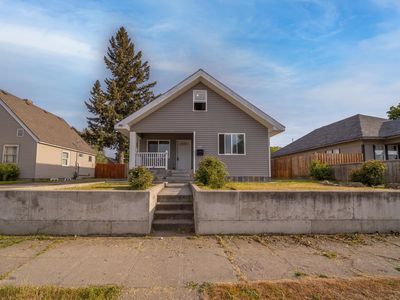 2918 E Sanson Ave