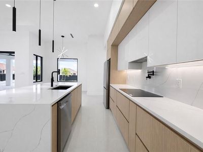 725 NW 37th AVE