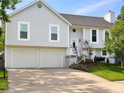Property at 808 Heather Dr, Belton, MO