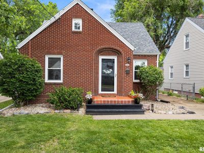 2207 W Kellogg Ave
