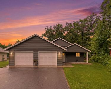 2013 E Oak Knoll Dr NE