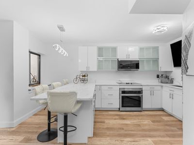 300 Lynn Shore Dr APT 210