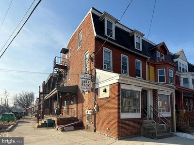 352 E New St