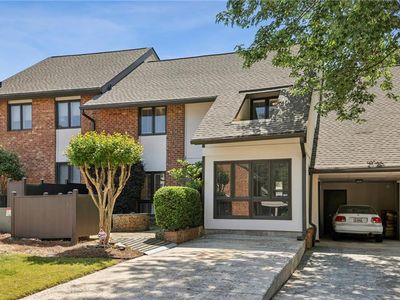 3226 Clairmont North NE