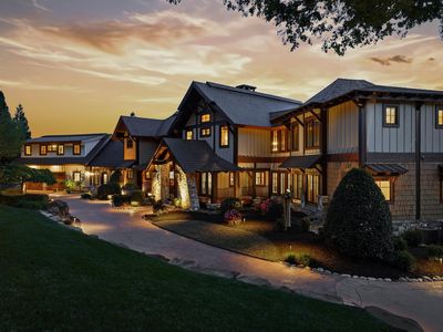 5 Tropicana Ct