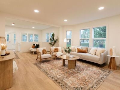 212 E Diamond Lake Rd