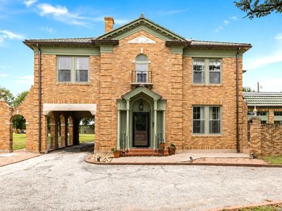 618 W MAIN ST
