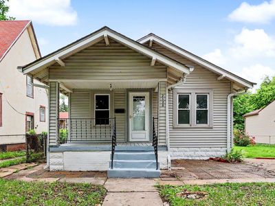 2328 W Maple St