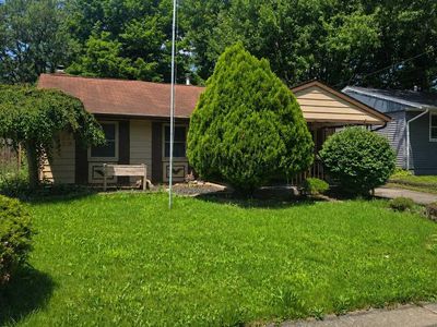 627 W Lawn Dr