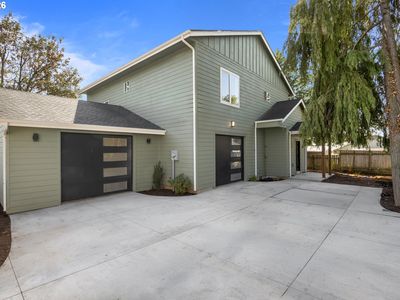570 Holmes Ln