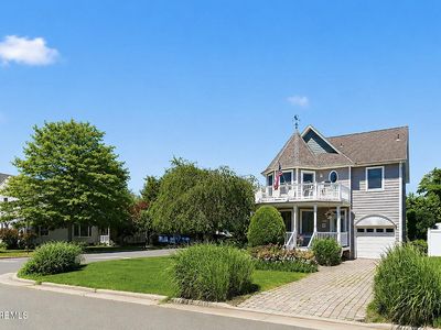 384 Pine Avenue