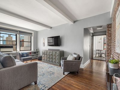 457 W 57th St #1102