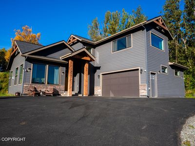 1800 N Equestrian Pl