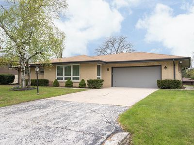 8609 North Manor LANE