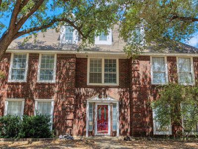 711 Amesbury Dr