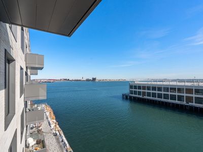 300 Pier 4 Blvd Unit 7F