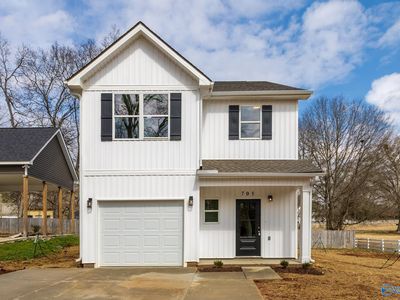 705 Rock St SE