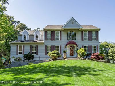 2 Twin Oaks Court