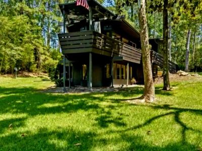 862 Lakeshore Dr