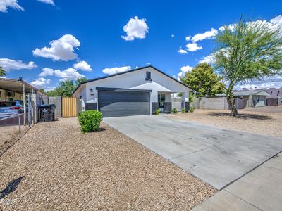 2922 E LE MARCHE Avenue