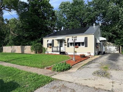 608 S Van Buren St