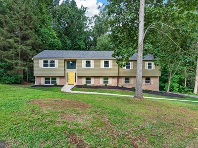90 Schoolhouse Ln