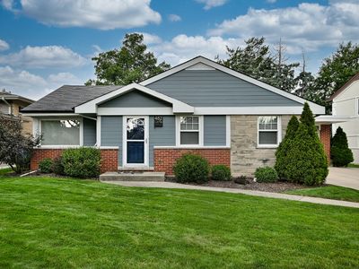 Property at 482 E Park Ave, Elmhurst, IL