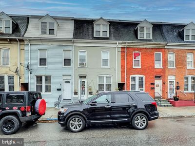 719 E Philadelphia St