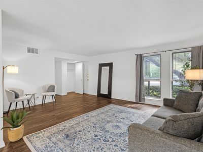 4933 Skillman St APT 147