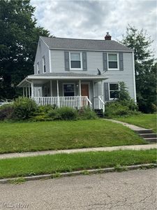 1685 Redwood Ave