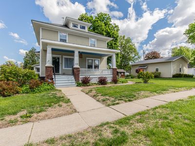 225 W Central Ave