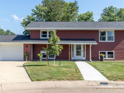 1301 Maple Dr
