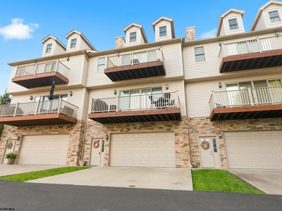 11 Waterside Dr