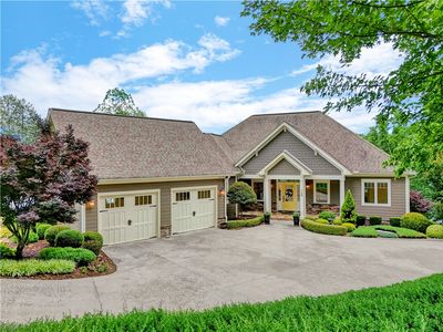 760 Woods Edge Dr