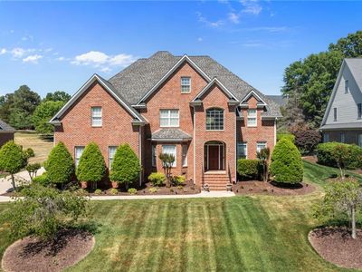 736 Meadowood Dr