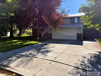 981 Bluebird Pl
