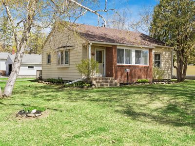 1118 Oak St W