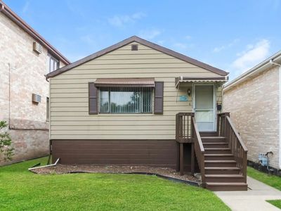 4429 N Neenah Ave